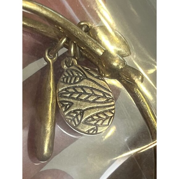 Retro Pendant Bracelet Cat Eye Floral S Feminine Classic Chic Work Wear Bangle - Picture 8 of 8